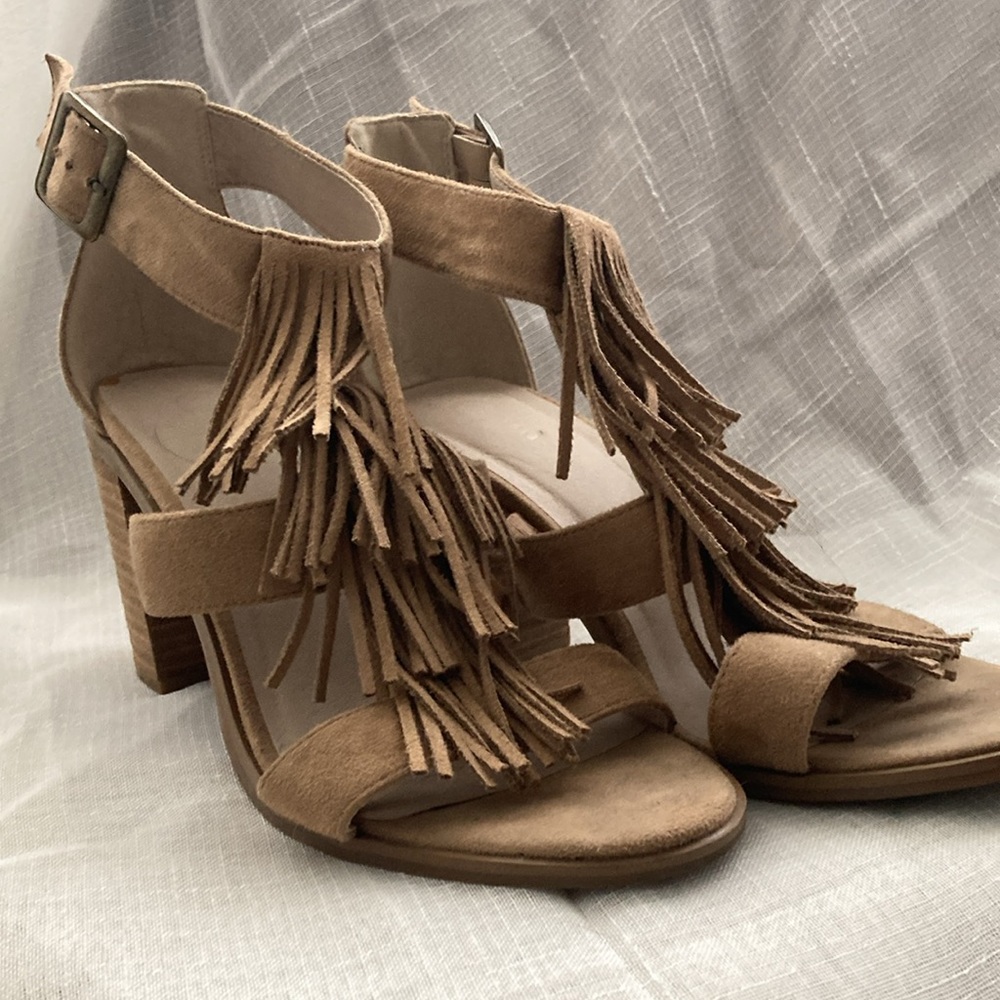 Fringe tan heeled sandals size 10m - Picture 3 of 6